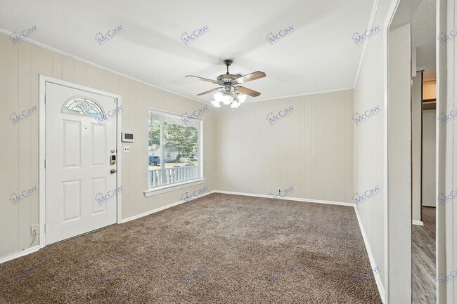 Building Photo - 1605 Maple Dr
