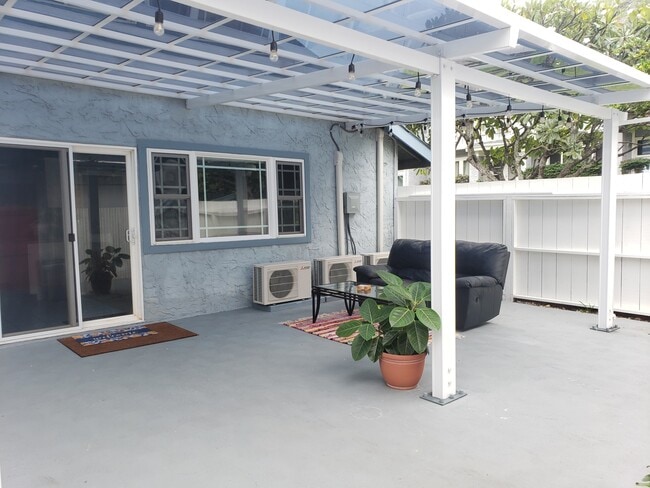 Building Photo - 1070 Awawamalu St