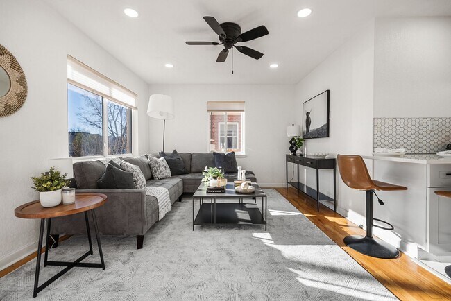Building Photo - Available NOW! 3 Bedroom 2 Bath Beautiful Home in Sunny Side!