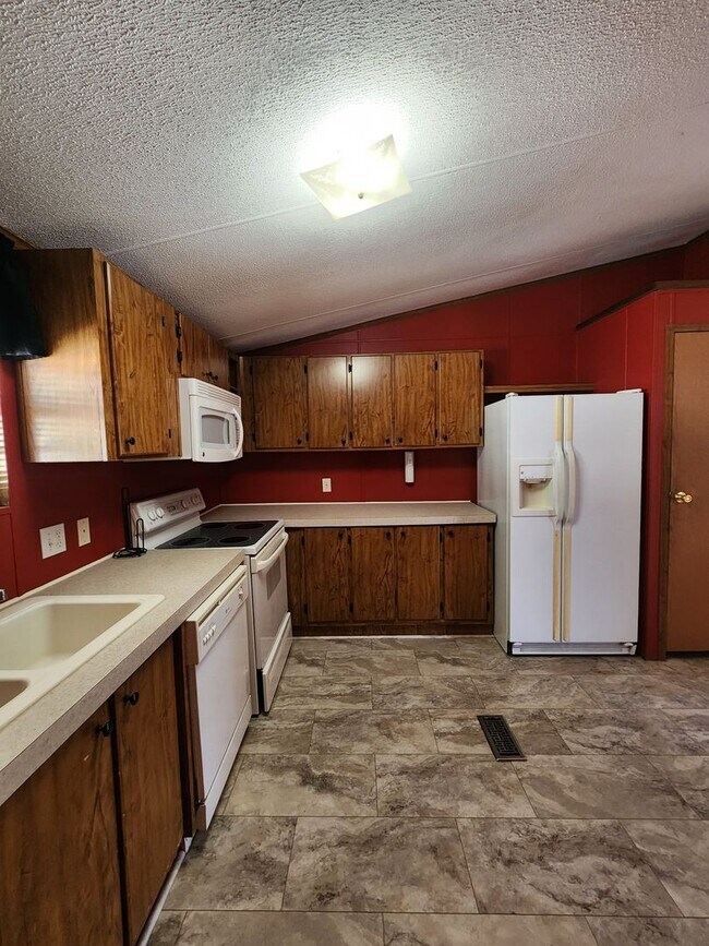 Building Photo - 285 Avena Rd