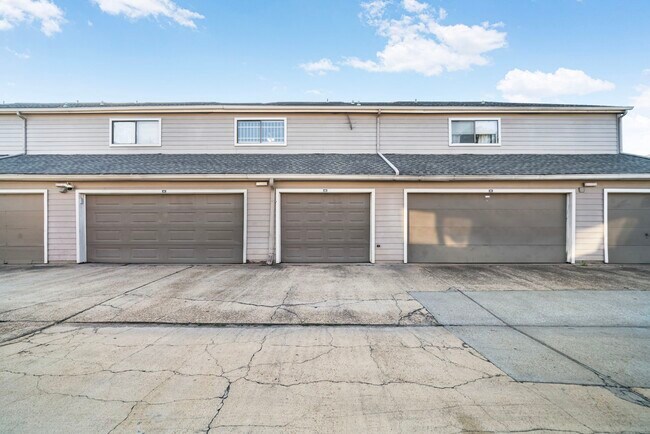 Building Photo - 6701 Sands Point Dr