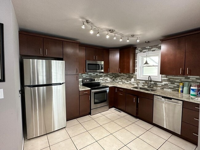 Building Photo - 1626 Landing Rd