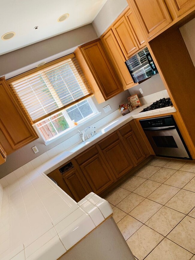 Building Photo - Gorgeous 3 Bedroom 2.5 Bath home in Livermore