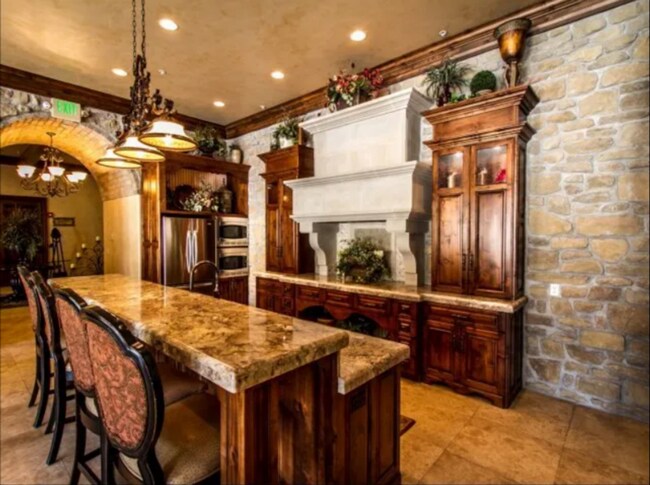 Building Photo - Luxurious Condo in North Orem