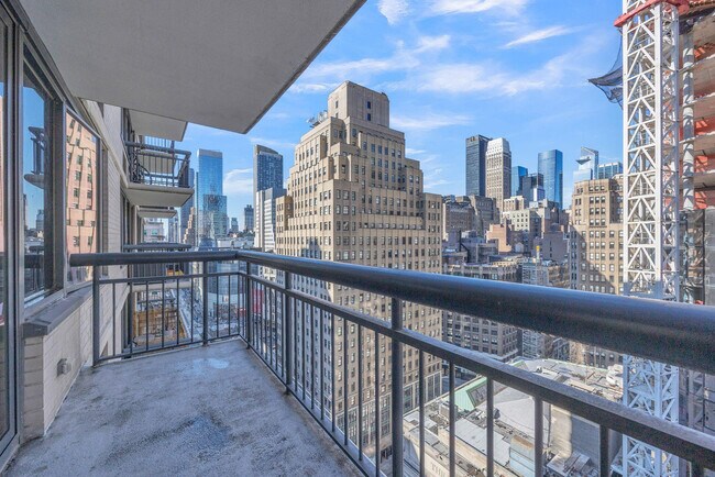 Building Photo - 68 W 37th St