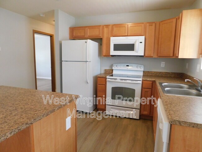 Building Photo - 212 Cardinal Wy