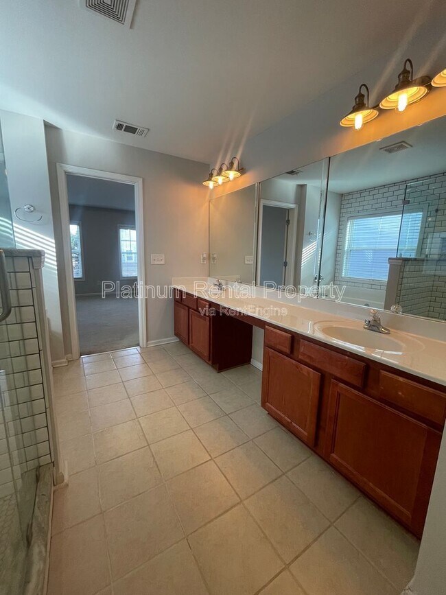 Building Photo - 5545 Weddington Dr