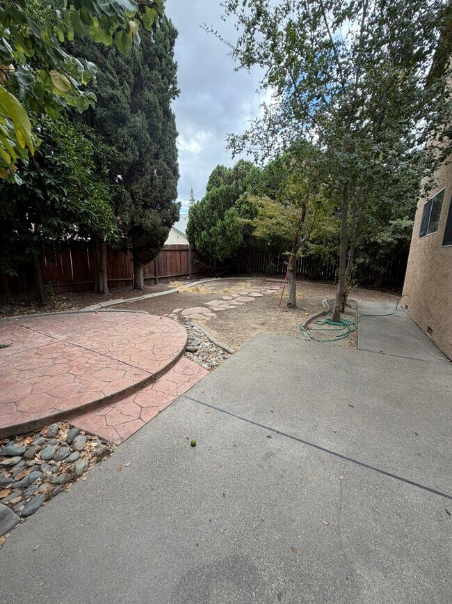 Building Photo - 8240 Rockbury Way