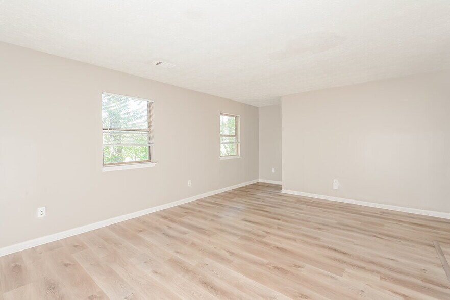 Building Photo - 5877 Bobbin Ln