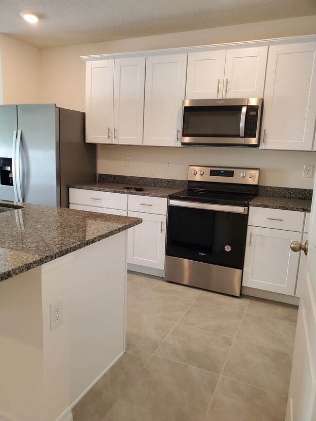 Building Photo - Large Port Orange 3/2.5 townhome!