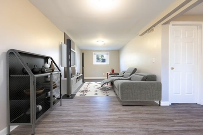 Building Photo - Spacious Split-Level Comfort & Modern Style in Columbus!