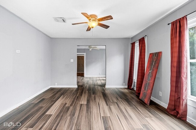 Building Photo - 1954 State St