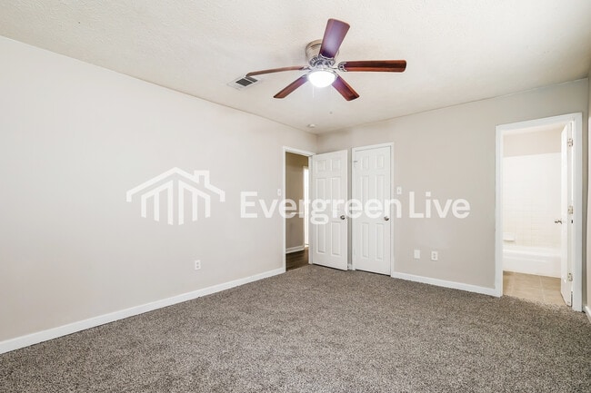 Building Photo - 5048 Riverwood Cir