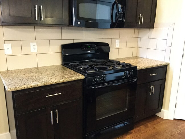 Building Photo - Boise, 3Bd/2.5Bth/2Car, 1743Sqft, Greenbriar Commons Subdivision