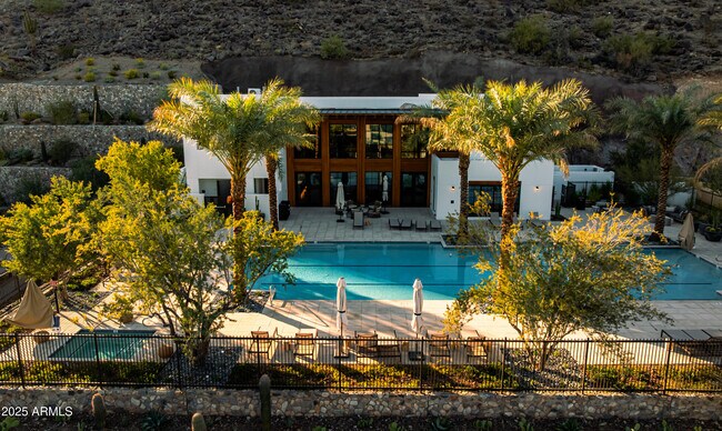 Building Photo - 6302 E Camelback Rd