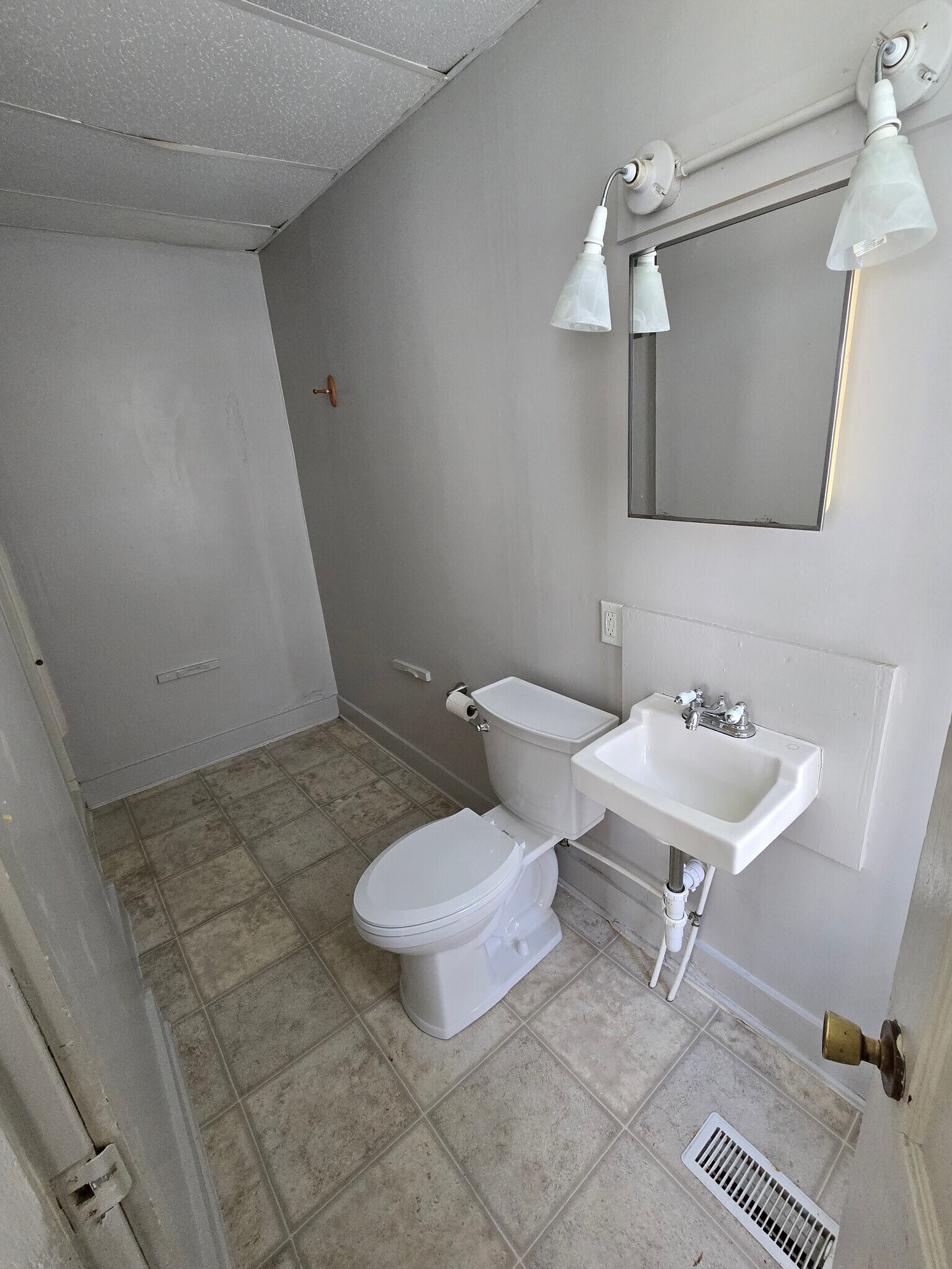 Building Photo - 118 Linden Ave