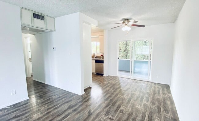 Building Photo - Stunning Upgraded 1 Bed/1 Bath with a Spacious Floorplan & Balcony!