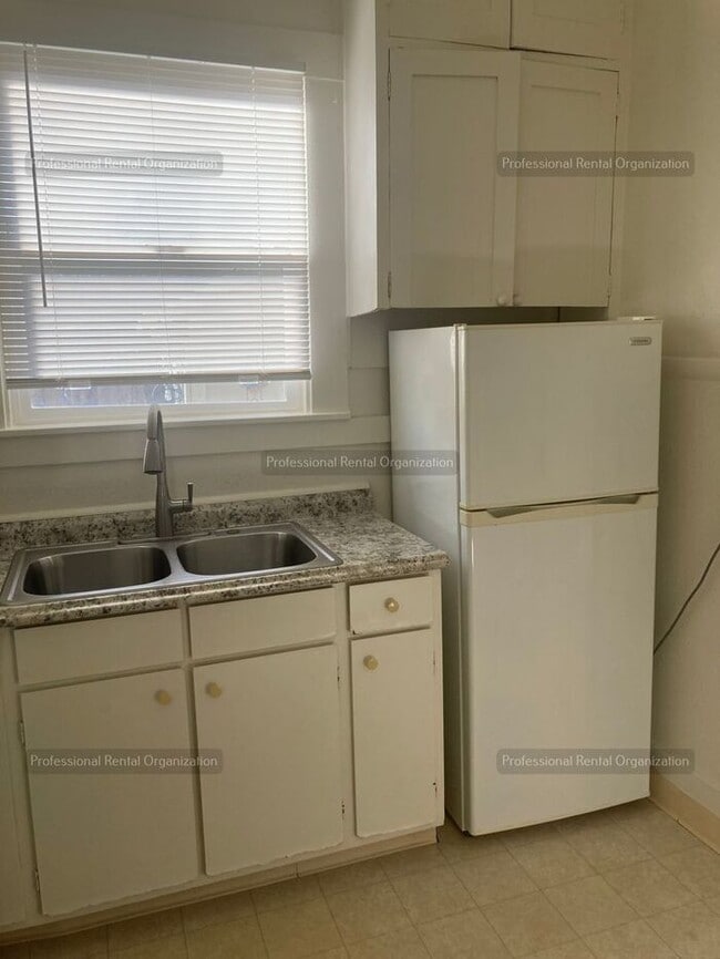 Building Photo - One bedroom Gem in Heart of Quaint, Historic West Petaluma