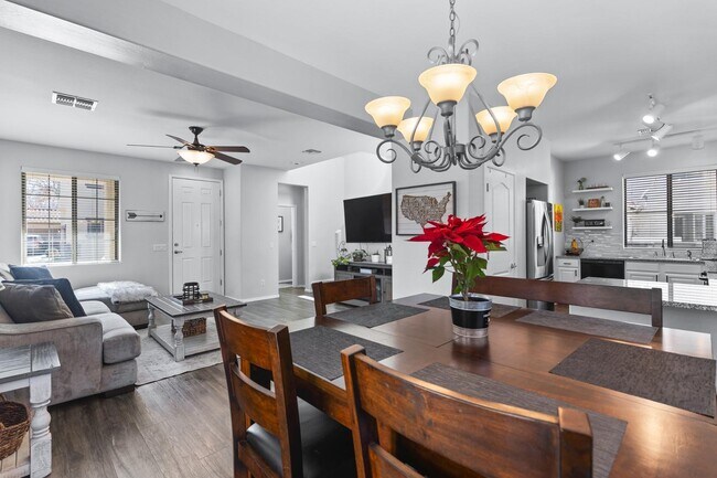 Building Photo - 3846 E Palmer St