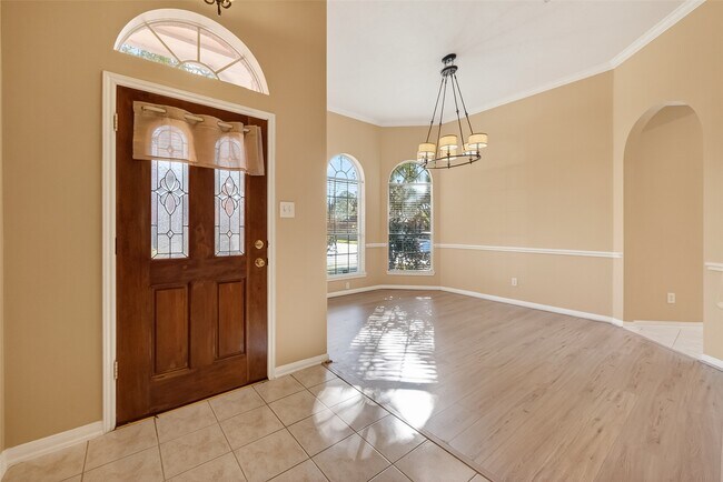 Building Photo - 910 Norfolk Dr