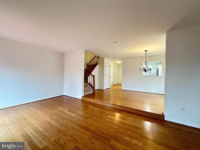 Building Photo - 14560 Woodgate Manor Cir