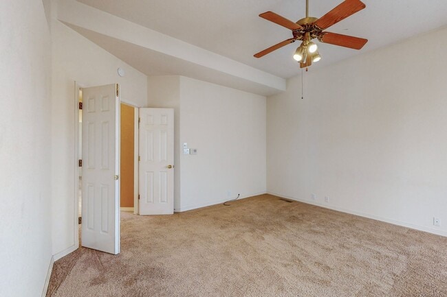 Building Photo - 2 story 4 bedroom