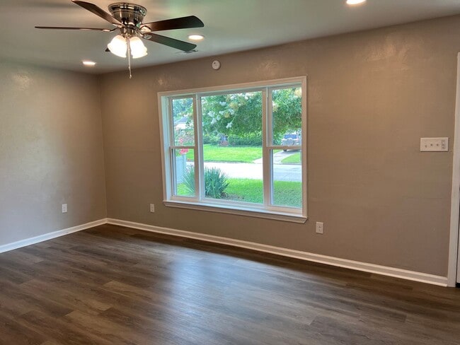 Building Photo - 3 bd, 1 bth single family Virginia Beach