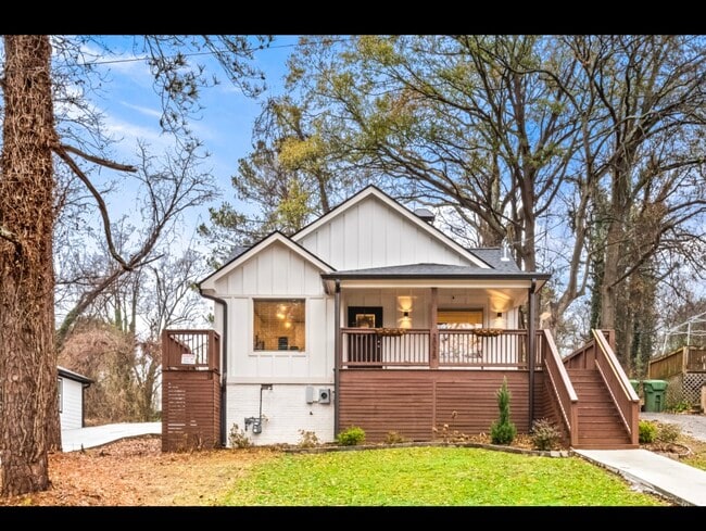 Building Photo - 2025 Baker Rd NW