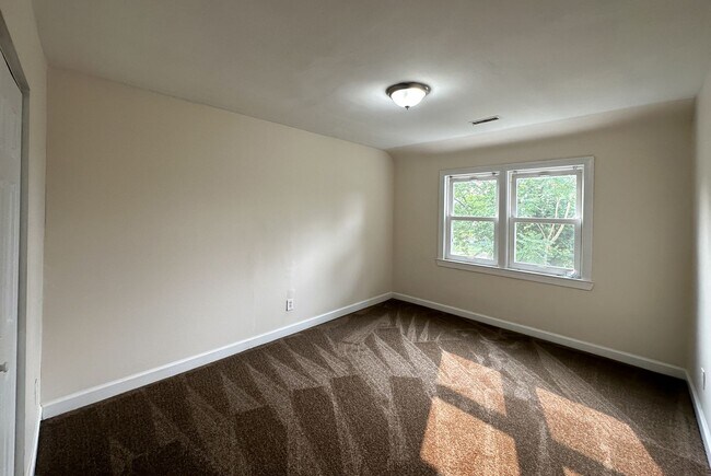 Building Photo - Charming 3Bedroom/1Bathroom in Cameron Vil...