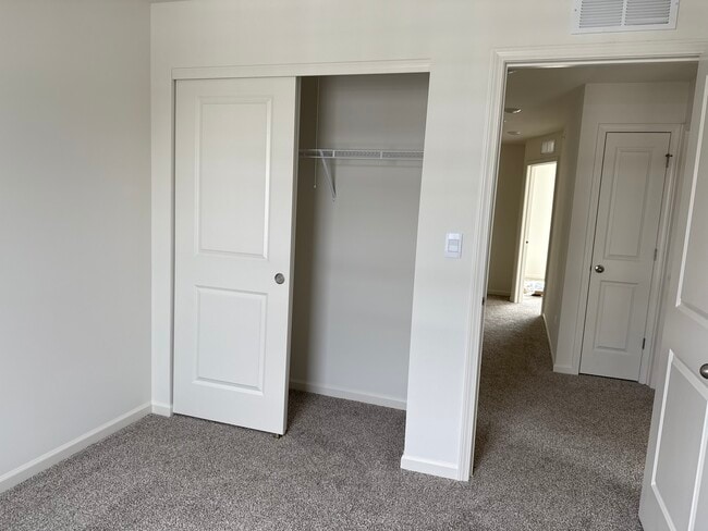 Building Photo - 335 Basin Ct