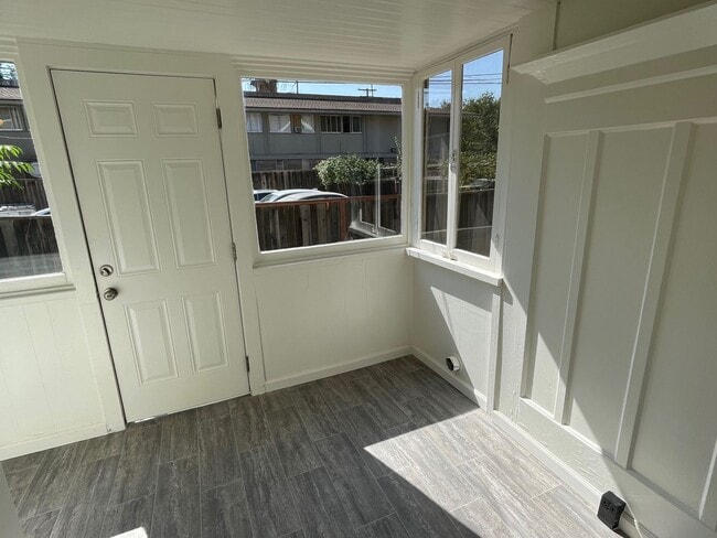 Building Photo - Charming & Bright 3 Bedroom 1 Bathroom Home Walking Distance to SJSU