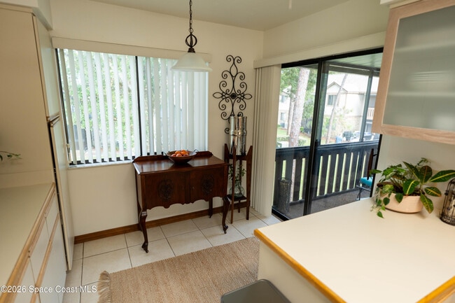 Building Photo - 605 Saint Albans Court