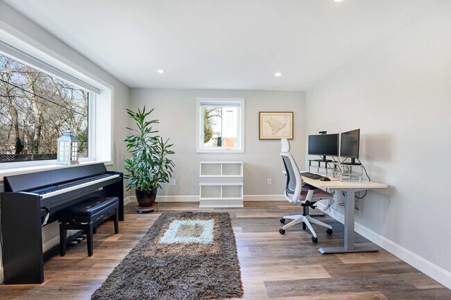 Building Photo - 5128 Linnean Terrace NW