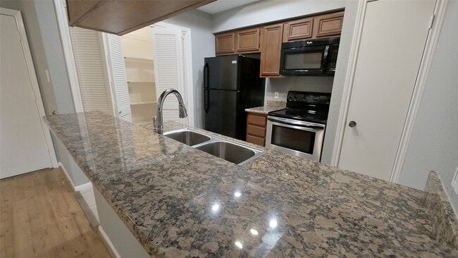 Building Photo - 800 Country Pl Dr