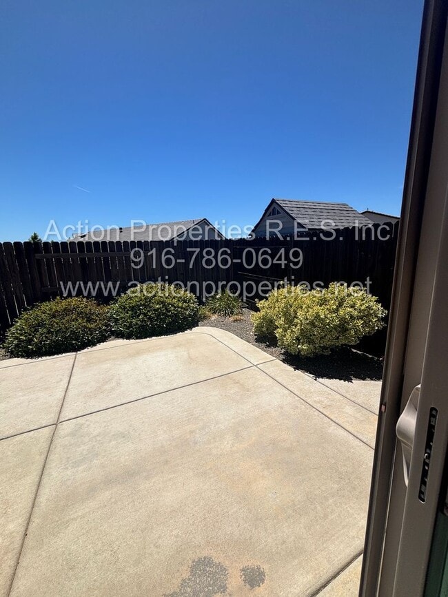 Building Photo - Solar - Whitney Ranch The Ridge: Beautiful Single Story, Immaculate 3Bed 2 Bathroom,  Access to R...