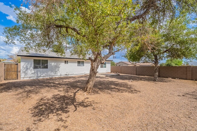 Building Photo - 402 N 101st Pl