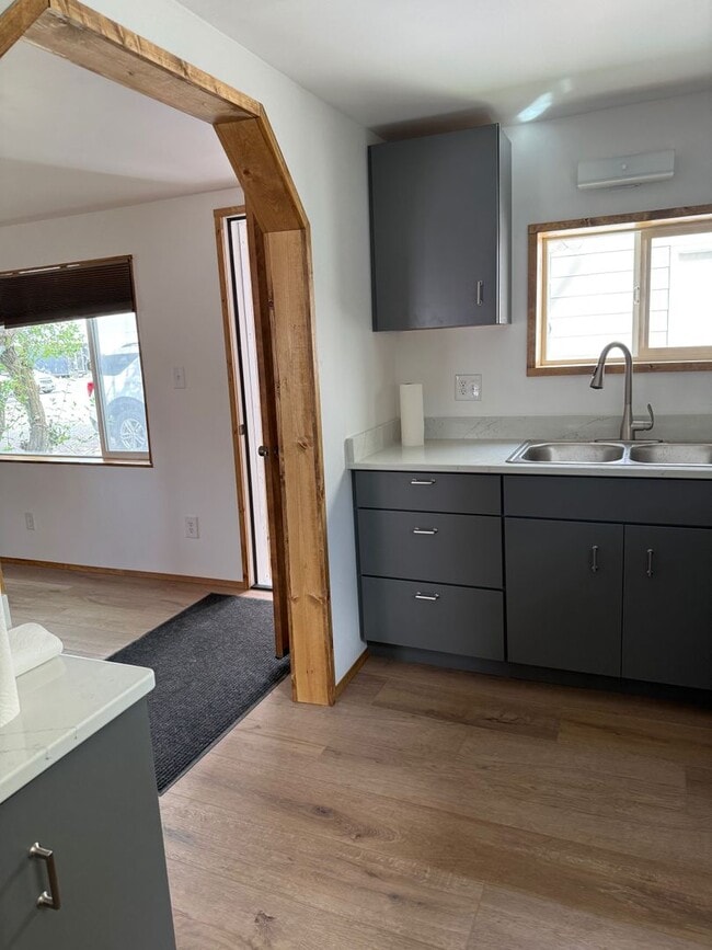 Building Photo - Charming 1 bedroom, 1 bathroom home available in Belgrade!