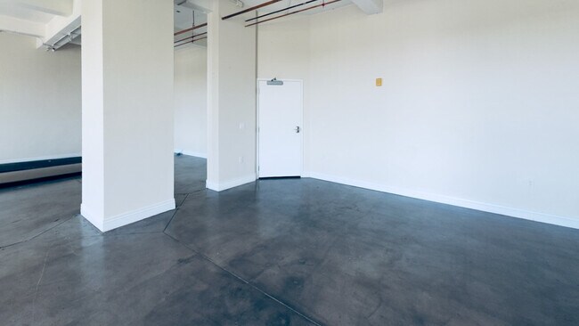 Building Photo - 1777 E 39th Ave