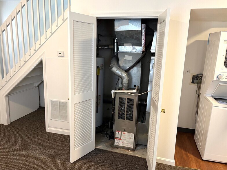 HVAC - Central Air Conditioning - 1104 W 38th St