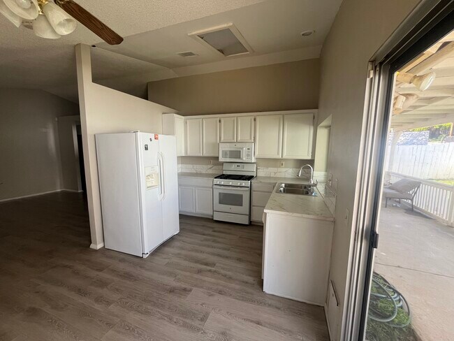 Building Photo - 14864 Spinnaker Ln