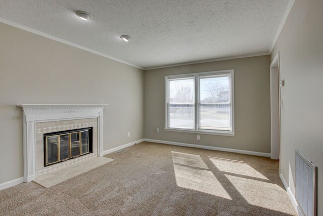 Building Photo - Three Bedroom in Hopkinsville, KY