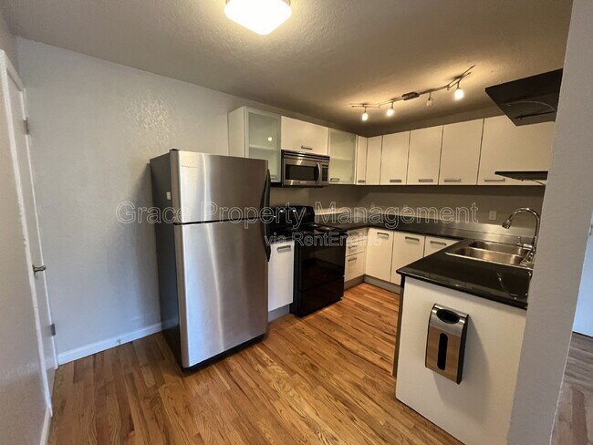 Building Photo - 1045 N Clarkson St