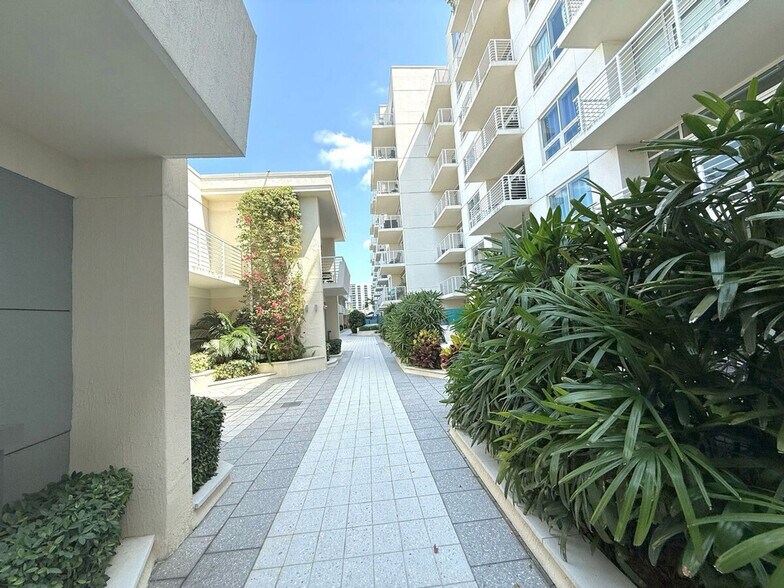 Building Photo - 139 NE 32nd St