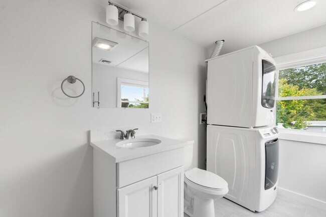 Building Photo - Newly renovated Winter Rental between Long Beach and Good Harbor!