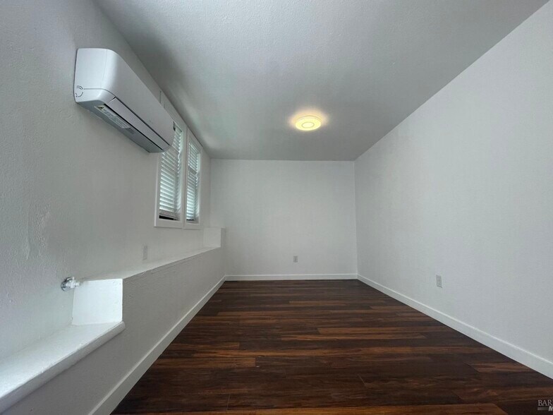 Living Room - 412 Kentucky St