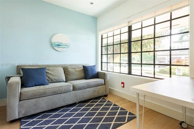 Building Photo - 524 Oleander Dr