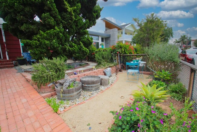 Building Photo - Beautiful 3 BD, 2 BA Home in Bird Rock fea...