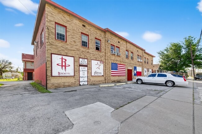 Building Photo - 2316 Freeman St