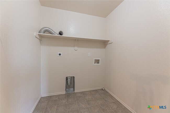 Building Photo - 2406 Waterfall Dr