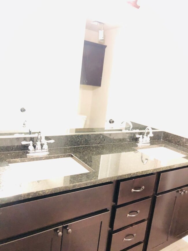 Building Photo - 3 BED 2 BATH 2 car garage DUPLEX great location, granite, luxury vinyl plank and fenced back yards!